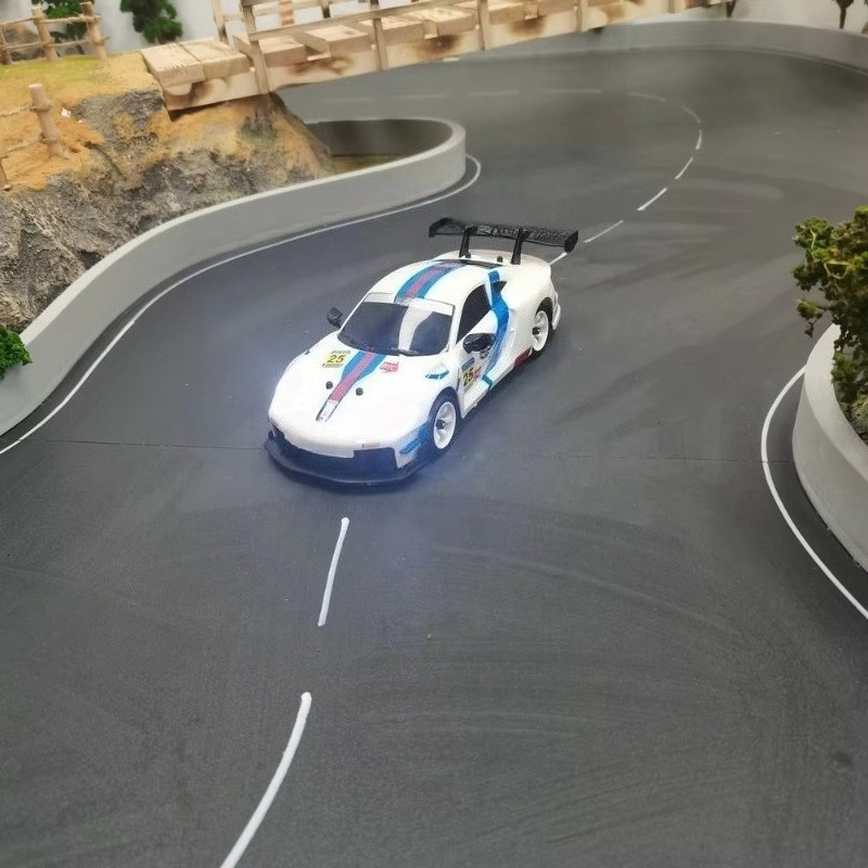 大人向けホビーRC 4WDドリフト 1:28 ラジコンカー  - Rc Hobby Experts のレビューと価格
